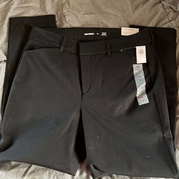 Old Navy Pants - New- old navy-black Pixie pants